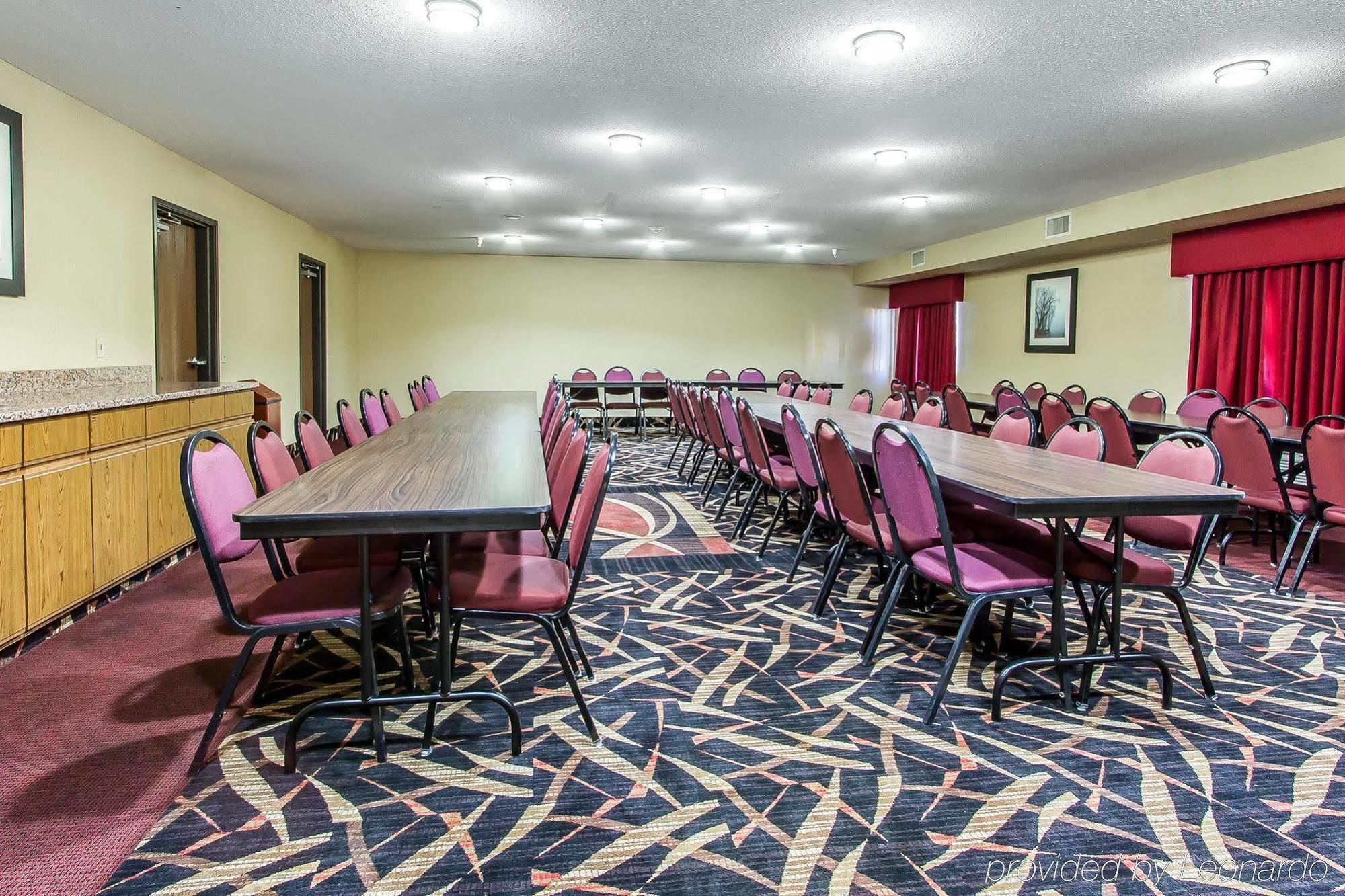 Quality Inn & Suites Mount Pleasant Exterior photo